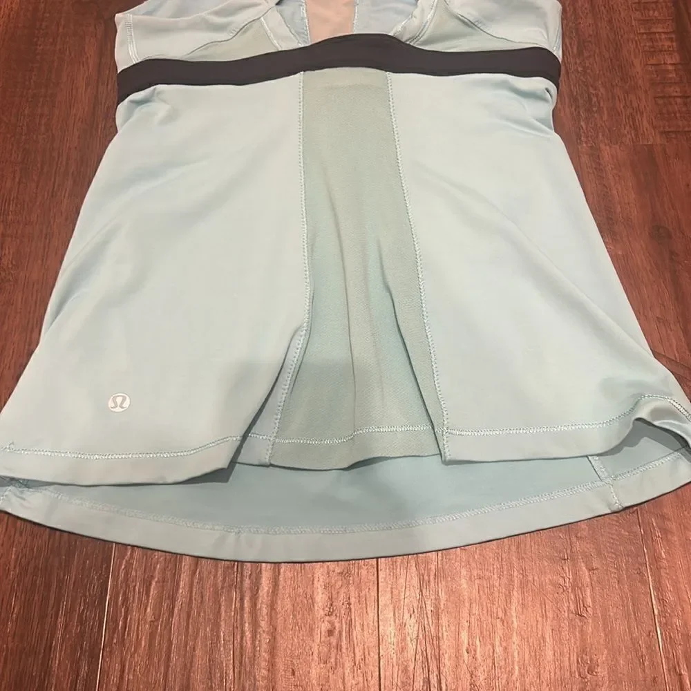 Lululemon Blue Workout Top w Built in Bra, Size 8